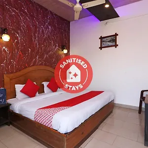 Oyo 73902 Vyttila Residency India